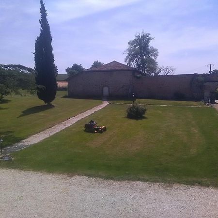 Chassenon Pierre Deluen Domaine De La Grange De Quaire Bed & Breakfast エクステリア 写真