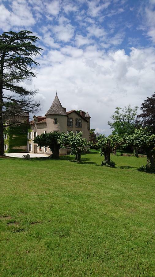 Chassenon Pierre Deluen Domaine De La Grange De Quaire Bed & Breakfast エクステリア 写真