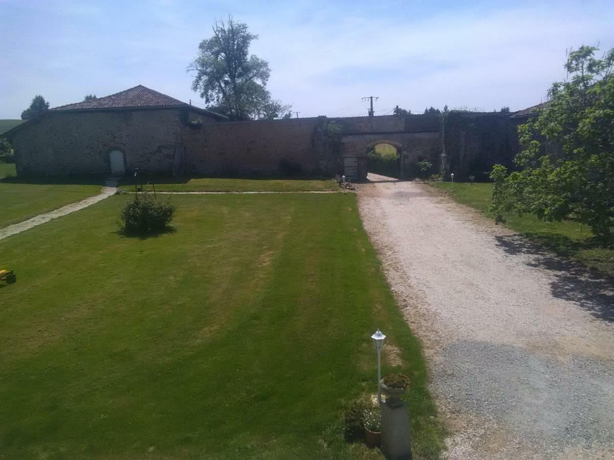 Chassenon Pierre Deluen Domaine De La Grange De Quaire Bed & Breakfast エクステリア 写真