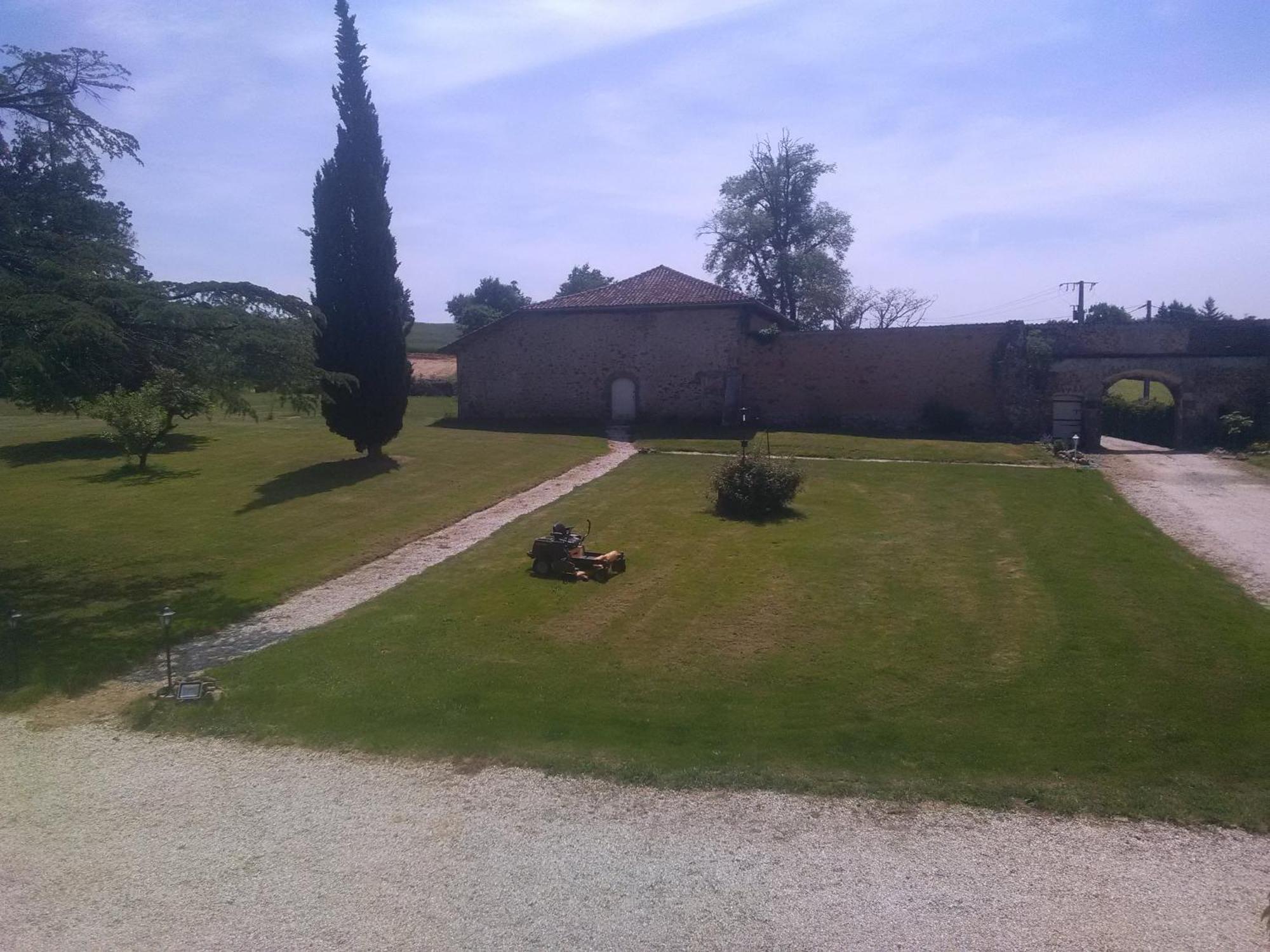Chassenon Pierre Deluen Domaine De La Grange De Quaire Bed & Breakfast エクステリア 写真